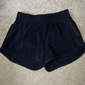 NEW CONDITION LULULEMON SHORTS
